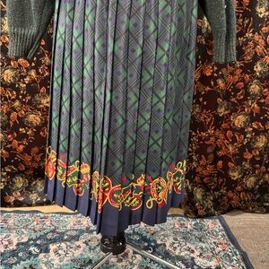 Leslie Fay Tartan Midi Skirt With Ornate Crest Border